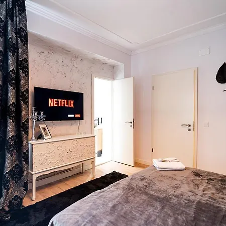The Artist - Ultracentral Designer Apartment-2